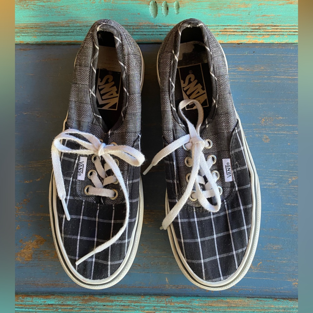 Vans Women’s Black and White Plaid Sneakers Excellent Condition